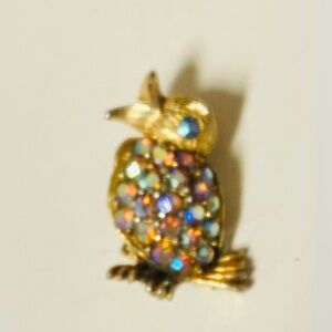 Vintage Gold-Tone Aurora Borealis rhinestone Bird Brooch. 1950’s-1960’s.